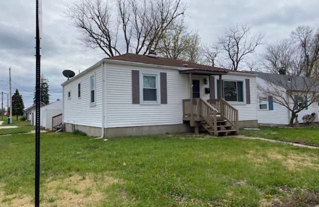 Three Bedroom Home w/Large Kitchen, Garage and Fenced Yard!! - 130 4th Avenue, Edwardsville, IL 62025