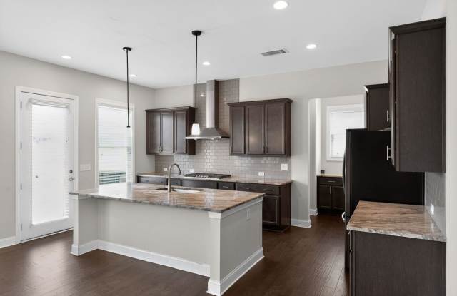 Stunning 5BR House in Cumming