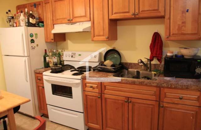 HOT FENWAY LISTING!!!!!