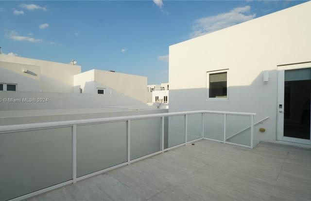 6421 NW 104th Path