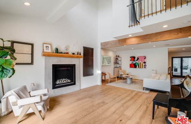 9027 Norma Pl