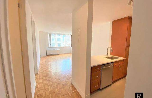 Photo of 350 W 50th Street unit: 10-H