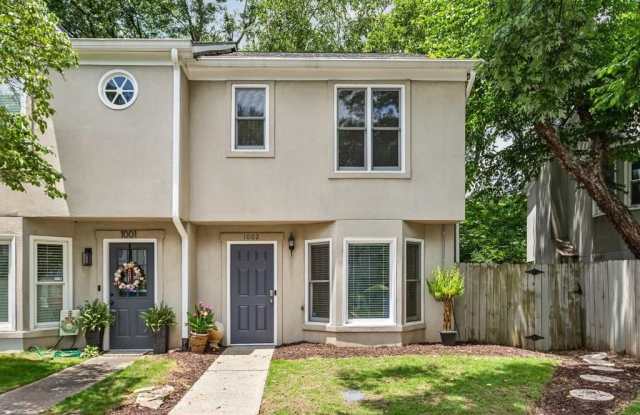 Photo of 1002 Defoors Landing NW