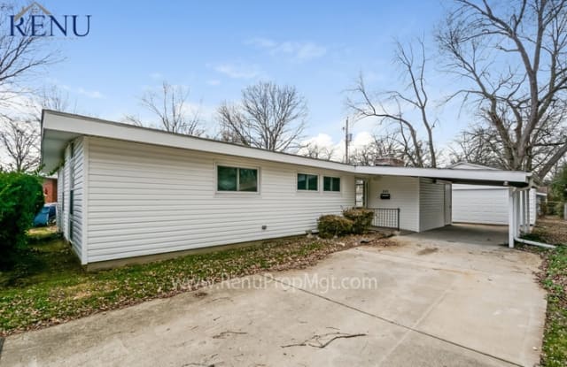 880 Robinwood Drive - 880 Robinwood Drive, Florissant, MO 63033