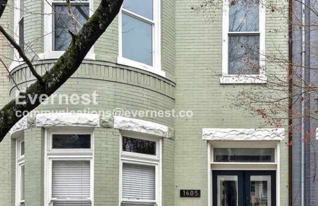 Photo of 1605 Grove Avenue