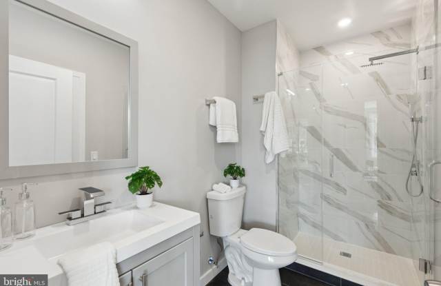 100 FORREST Avenue unit: 204