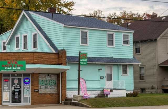 2405 Youngstown Road SE