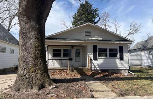 2 Bedroom, 1 Bath home with 1 car garage