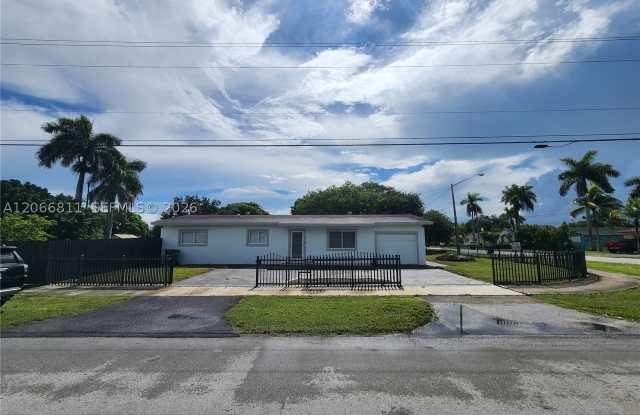 771 NW 15th St
