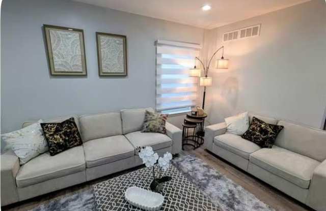 6320 KENILWORTH Street