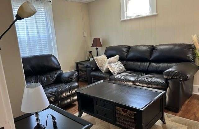 616 LAMBERD AVE. APT 2