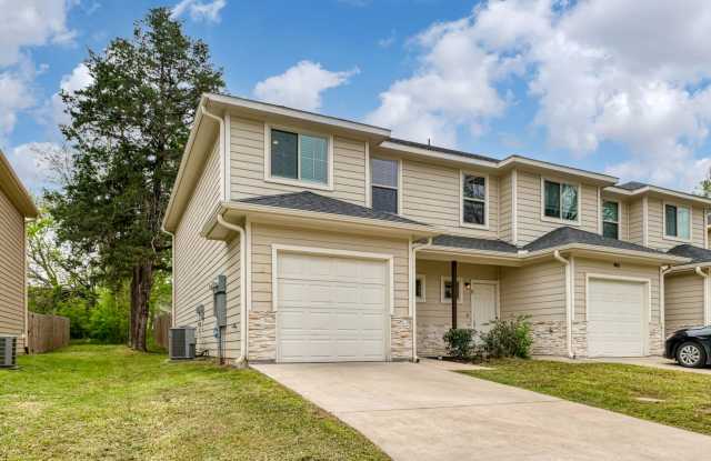 AVAILABLE NOW! 3 BEDROOM TRIPLEX LOCATED IN BONHAM, TEXAS!