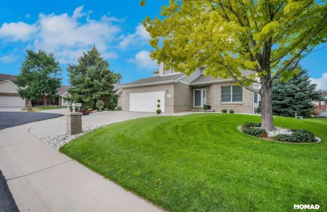 Spacious 4BR House in Aurora