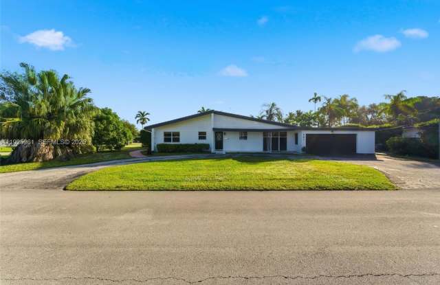 Photo of 201 CALLE GRANDE DR HOLLYWOOD, FL 33021