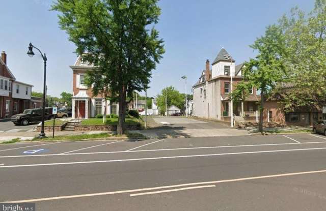 Photo of 535 E HIGH STREET