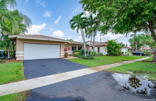 571 SW 169th Ter - 571 Southwest 169th Terrace, Weston, FL 33326