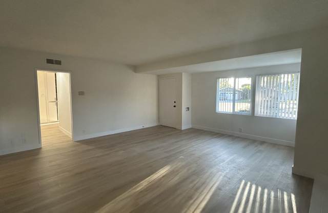 Pool Home! 3 Bed 2 Bath Home With Family Room