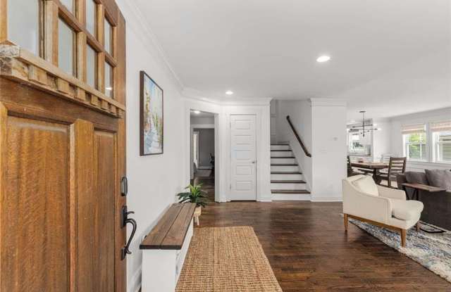 Photo of 1134 Knott Street SE