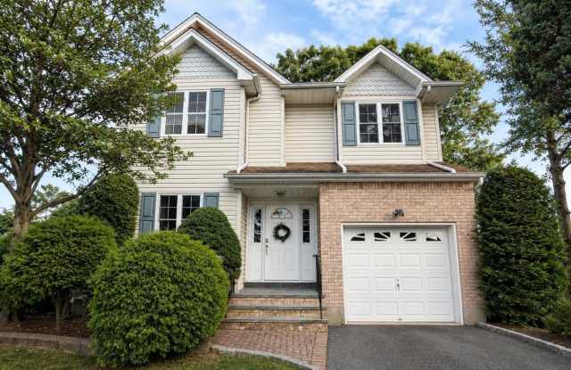 35 Willis Avenue