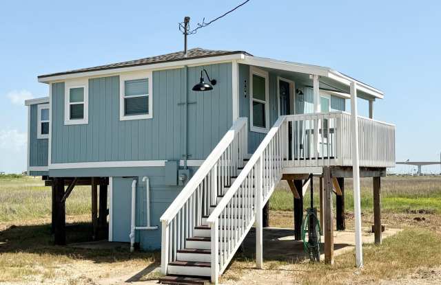 Photo of Elegant 2/1 Beach Cottage in Surfside !
