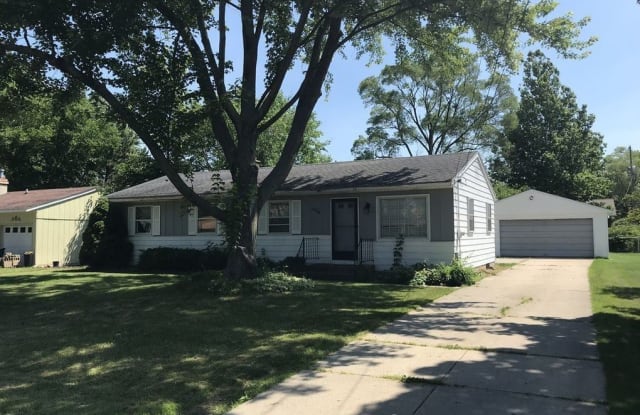 1824 Woodlawn Ave SE - 1824 Woodlawn Avenue Southeast, Grand Rapids, MI 49506