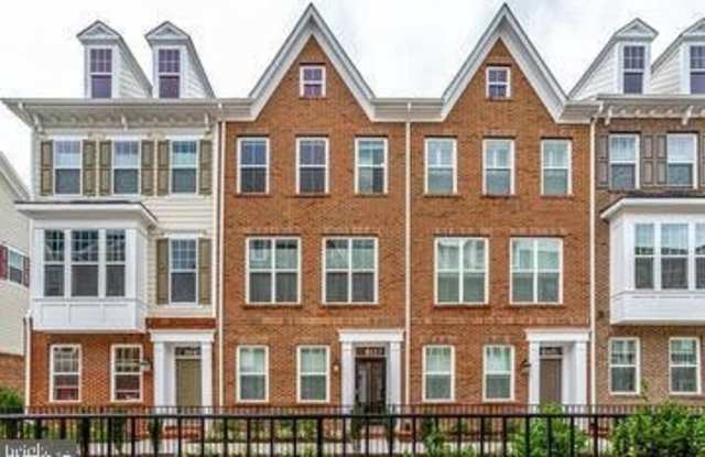 Photo of 612 TOTTEN PL NE