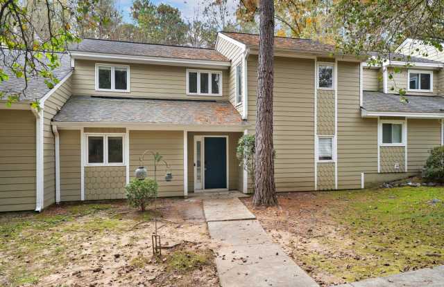 3BR/2.5BA Townhome in Prime Durham/Chapel Hill Location!