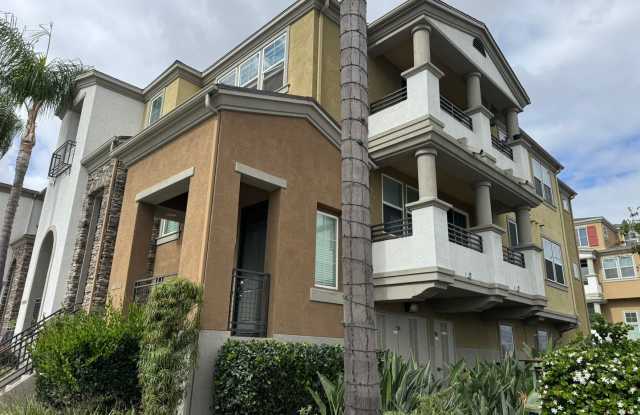 Sleek 2-Bed with a Den/Office + Flex Corner Condo with Attached Tandem Garage