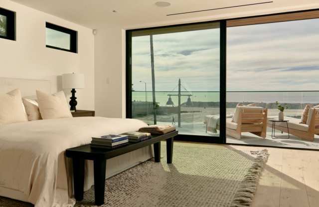 2205 Ocean Front Walk