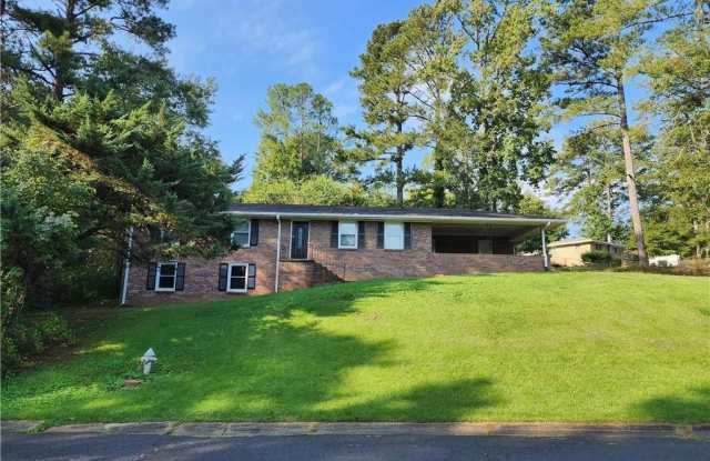 2477 Creekview Drive SW