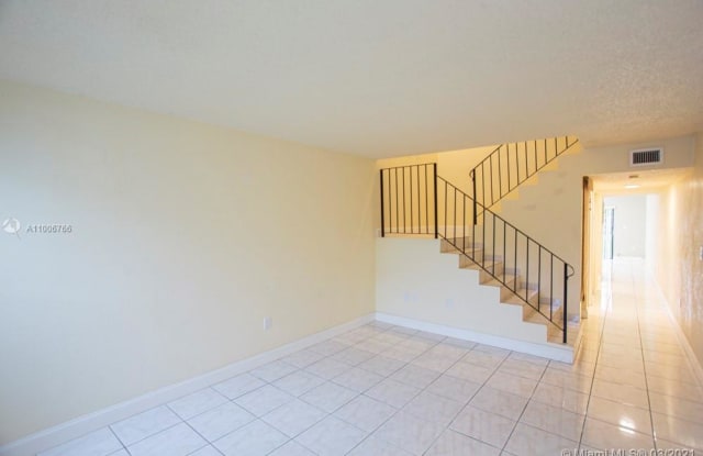 1622 NE 151st St - 1622 NE 151st St, Golden Glades, FL 33162