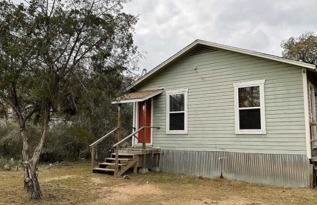 Spacious, 2-bedroom 1 bath house in Kingsland, TX. photos photos