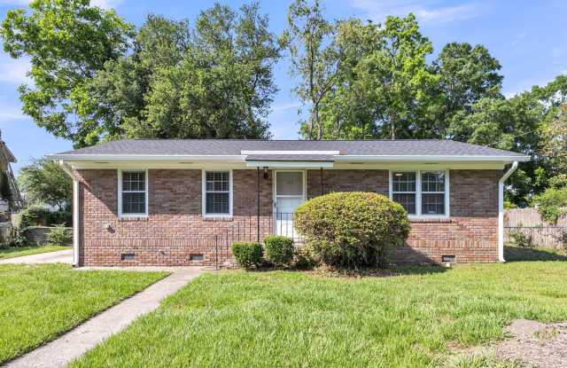 Photo of 2 Bed with Flex Space 1 Bath Home in Heart of West Ashley