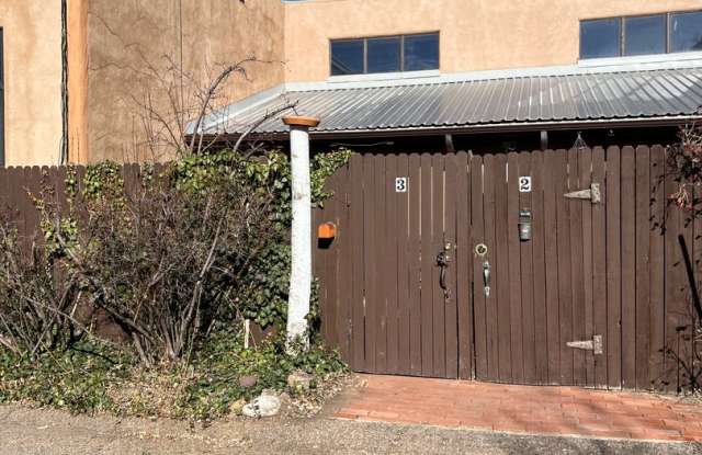 Sweet Townhome Next to Rail Yard