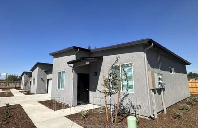 4112 E Kaweah Avenue