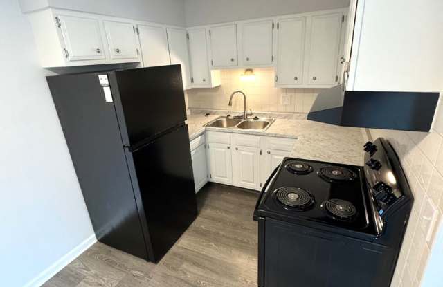 2 Bedroom Apartments, Excellent Location!
