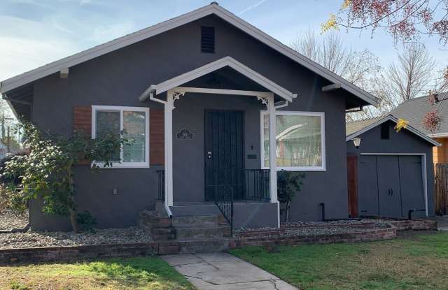 Newly Updated 2 Bedroom Unit in the heart of Roseville!