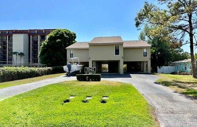 7042 HIBISCUS AVENUE S