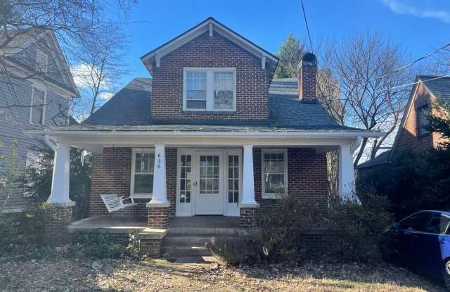 3 Bedroom, 3 Bath convenient to Downtown