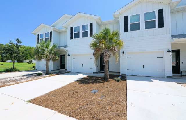 * MOVE IN SPECIAL *Newer Townhome in Destin