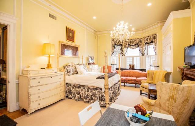 Photo of 290 Beacon St