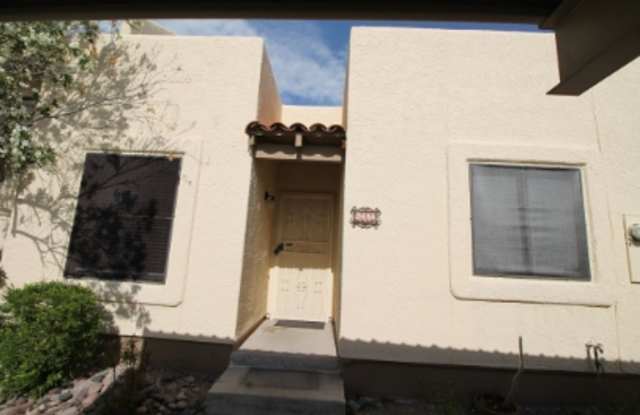 Townhome 2bd/2ba with washer/dryer included!! Won't last long!