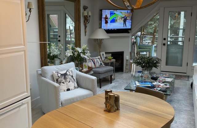 108 W Hyman Avenue unit: 7