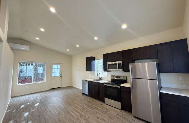 11072 SW Sunny Hill Lane, Unit B