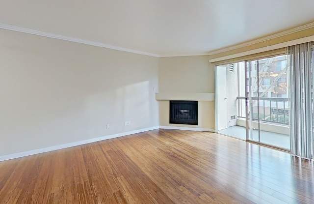 Woodland Hills, Warner Center 1/Bed. Condo!