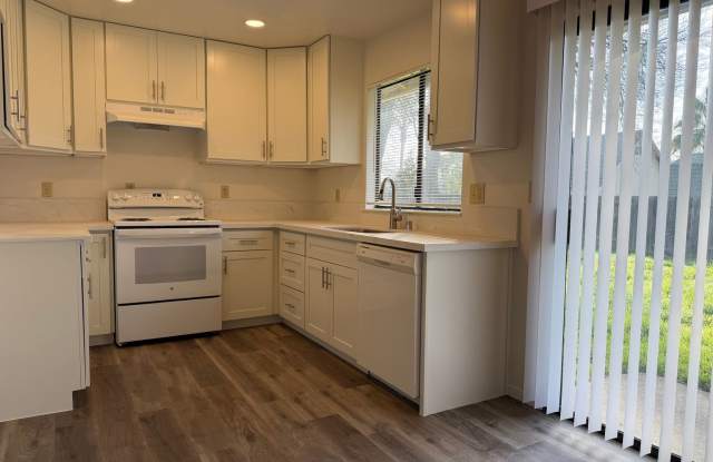 Remodeled 3 bedroom 2 bath house in Citrus Heights HUGE YARD