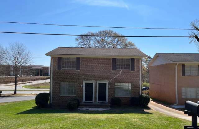 Spacious 2bd/1ba Across from Buford High School!