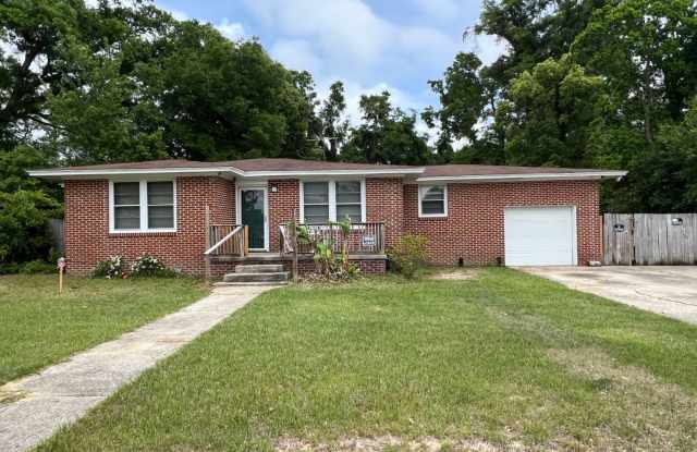 Charming West Pensacola Home - 508 North New Warrington Road, West Pensacola, FL 32506