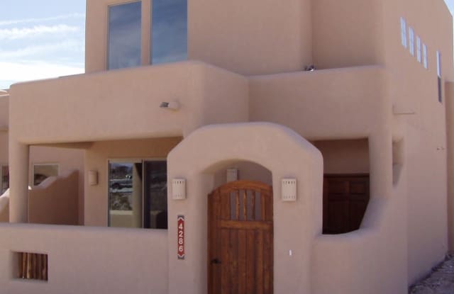 4286 Nambe Ct - 4286 Nambe Court, Las Cruces, NM 88011