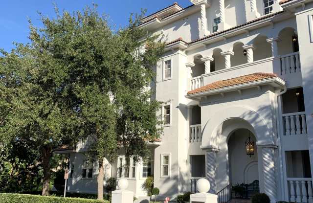 Photo of 147 S Interlachen Ave